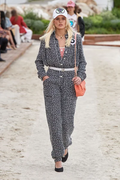 Look 8